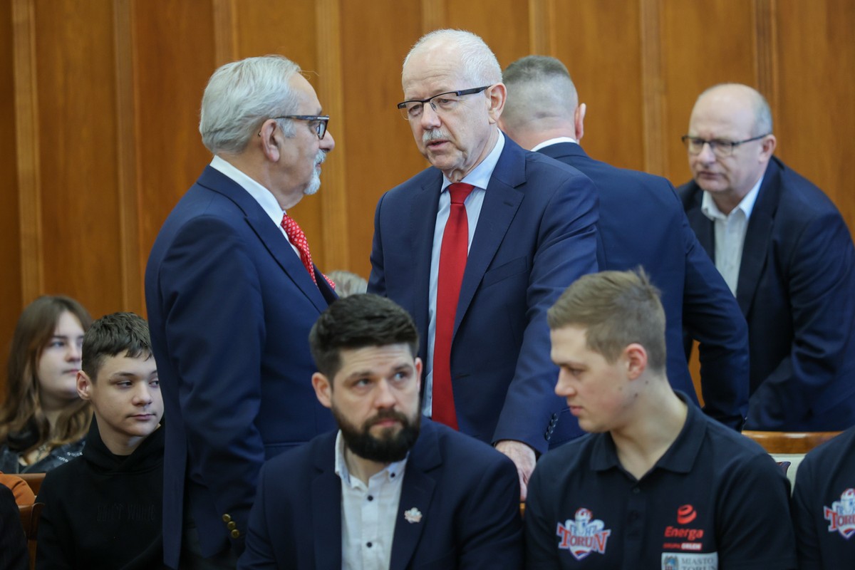 Prof. Janusz Kowalewski podczas sesji sejmiku województwa, 18 marca 2024, fot. Mikołaj Kuras dla UMWKP