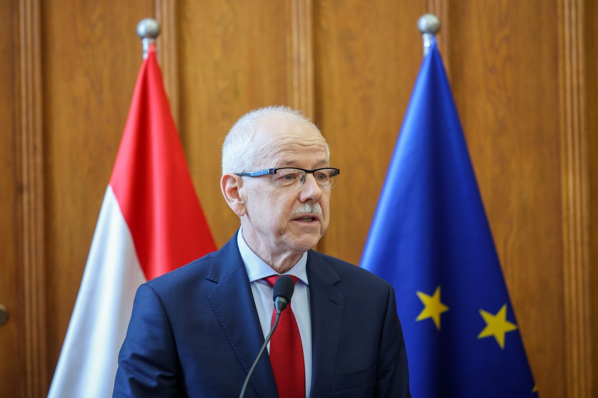 Prof. Janusz Kowalewski podczas sesji sejmiku województwa, 18 marca 2024, fot. Mikołaj Kuras dla UMWKP