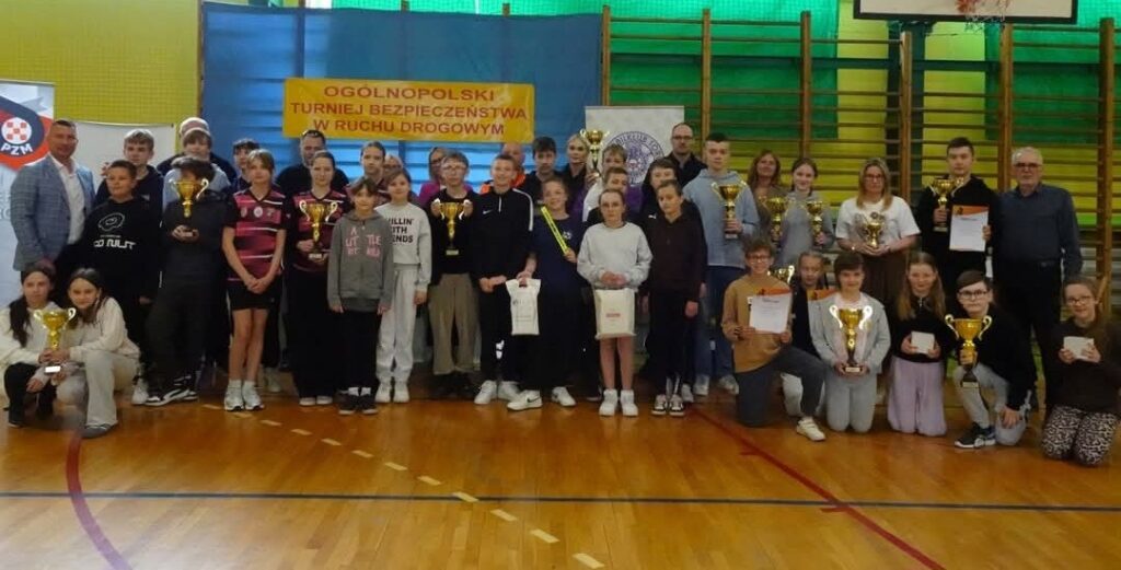 Uczestnicy turnieju foto.SP Łasin