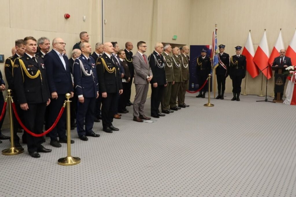 Uroczysty apel z okazji Narodowego Święta Niepodległości, fot. Komenda Wojewódzka PSP w Toruniu