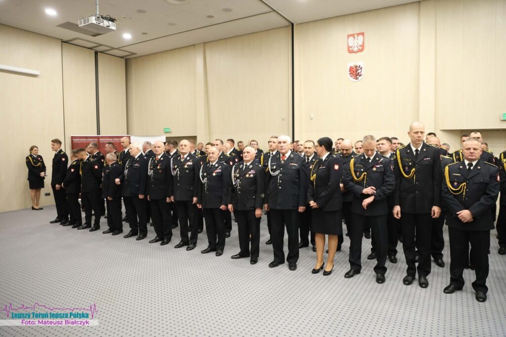 Uroczysty apel z okazji Narodowego Święta Niepodległości, fot. Komenda Wojewódzka PSP w Toruniu