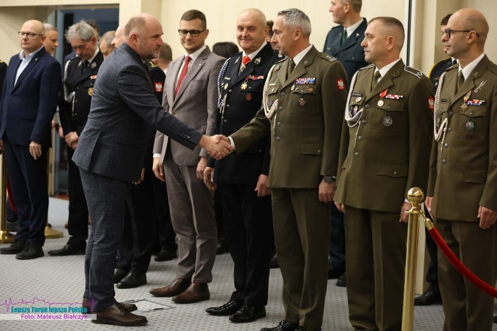 Uroczysty apel z okazji Narodowego Święta Niepodległości, fot. Komenda Wojewódzka PSP w Toruniu