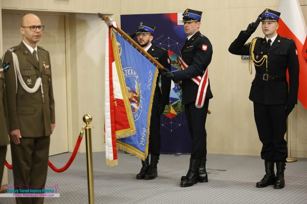 Uroczysty apel z okazji Narodowego Święta Niepodległości, fot. Komenda Wojewódzka PSP w Toruniu
