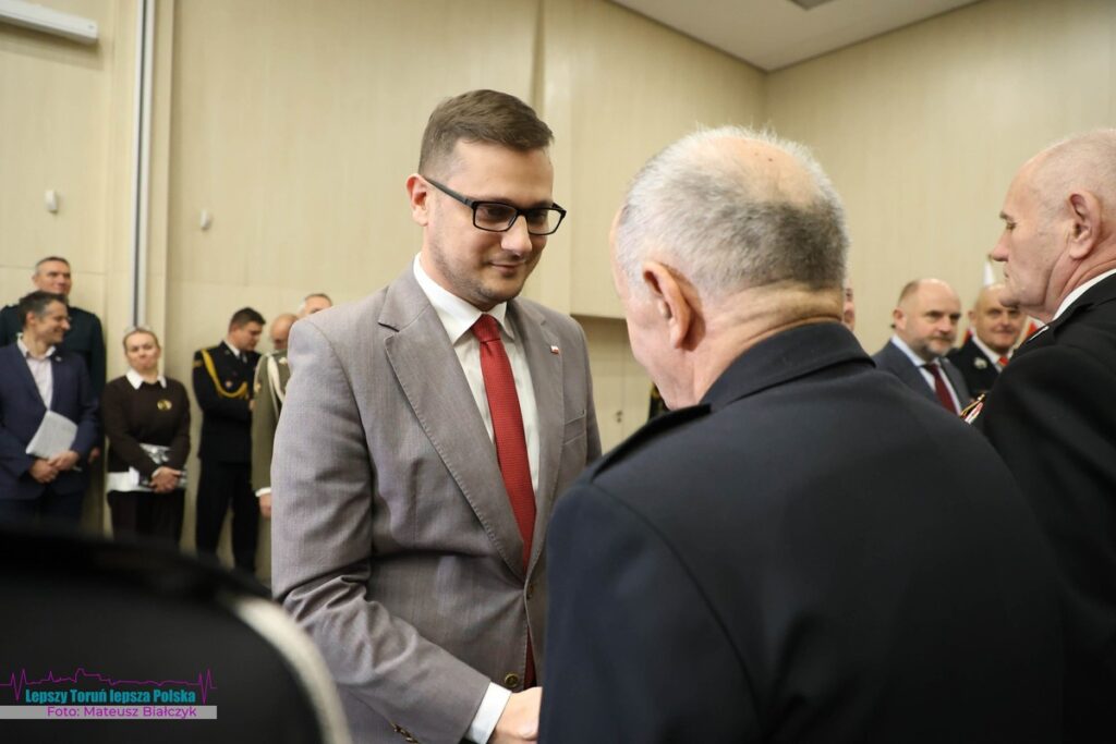 Uroczysty apel z okazji Narodowego Święta Niepodległości, fot. Komenda Wojewódzka PSP w Toruniu