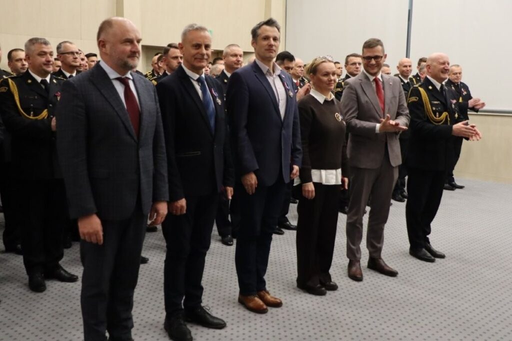 Uroczysty apel z okazji Narodowego Święta Niepodległości, fot. Komenda Wojewódzka PSP w Toruniu