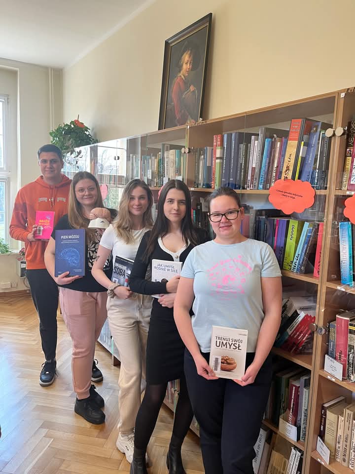 wystawa w bibliotece o tematyce mózgu