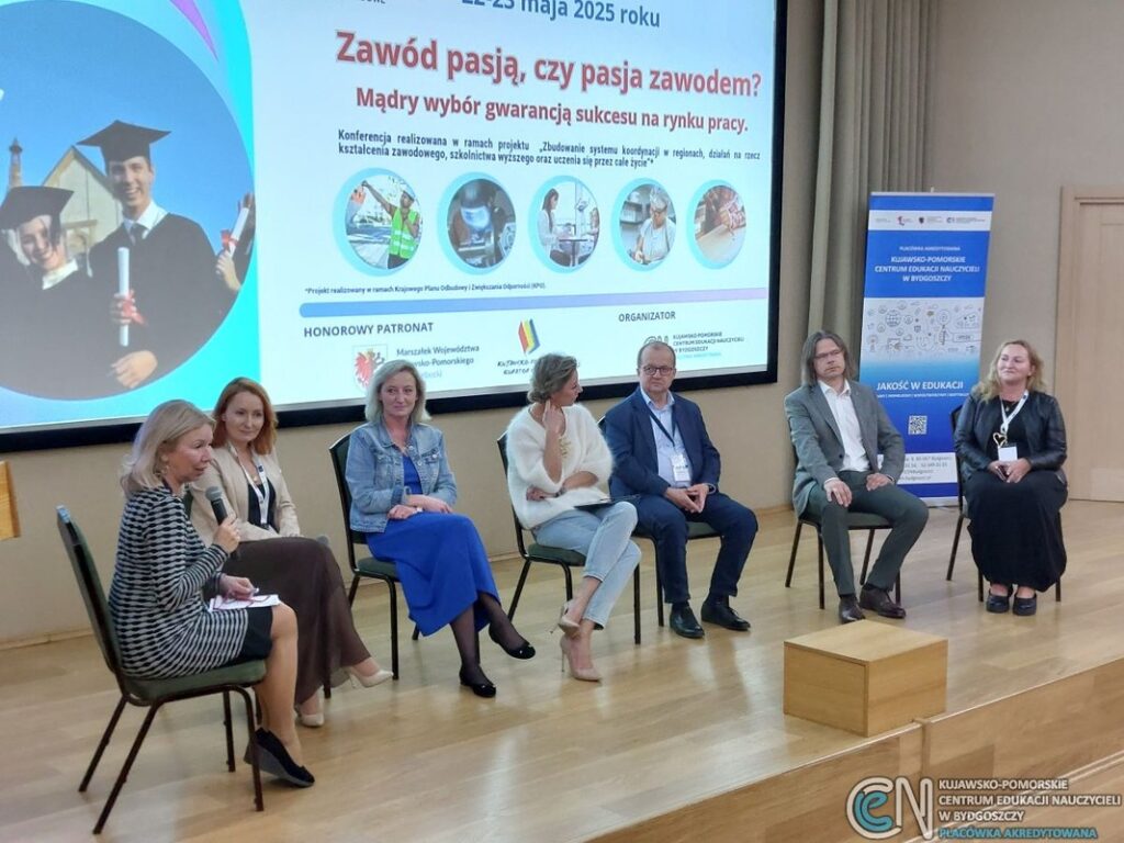 Uczestnicy debaty Pasja czy kompetencje zawodowe