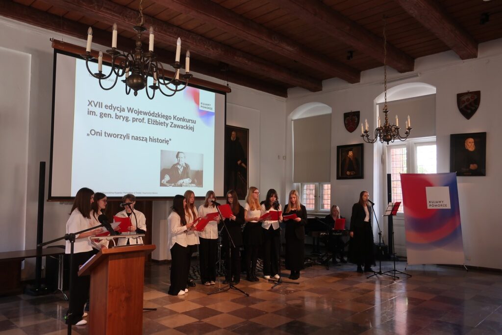 występ zespołu „Po Godzinach” utworem „Nie pytaj o Polskę” autorstwa zespołu „Republika”