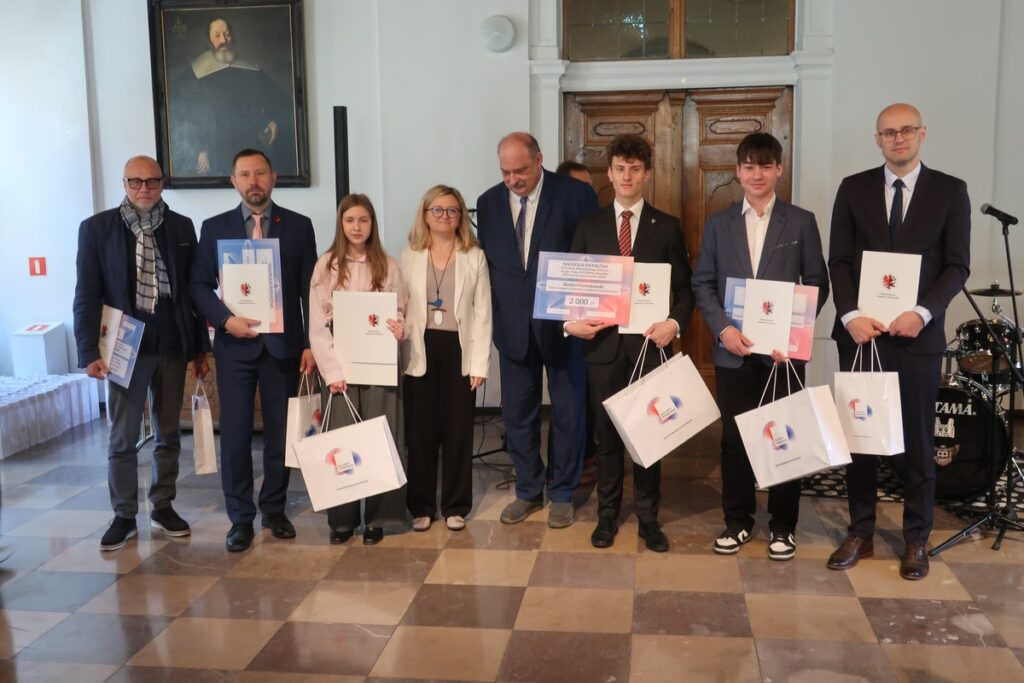laureaci konkursu w kategorii uczniów liceów, techników oraz szkół branżowych
