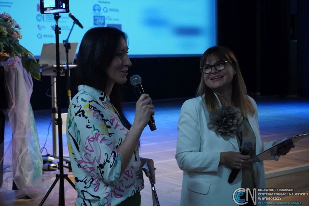 Prowadzące konferencję Magdalena Chylebrant-Karolak ( z prawej) i Milena Wiśniewska-Janowiak (z lewej)