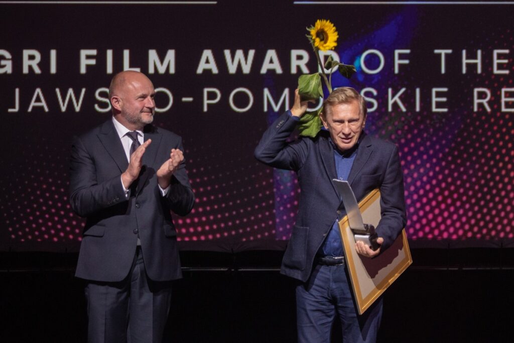 Gala Otwarcia Festiwalu Tofifest 2025 - Jan Englert odebrał Nagrodę Filmową Marszałka Województwa, fot. Mikołaj Kuras dla UMWKP