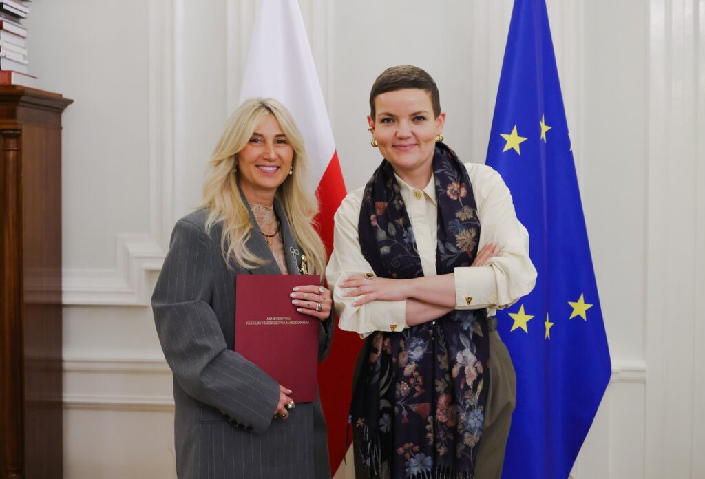 Agnieszka Będkowska receiving her nomination for the position of Director of WFDiF from the Minister of Culture, Marta Cienkowska (right), photo by Danuta Matloch / MKiDN