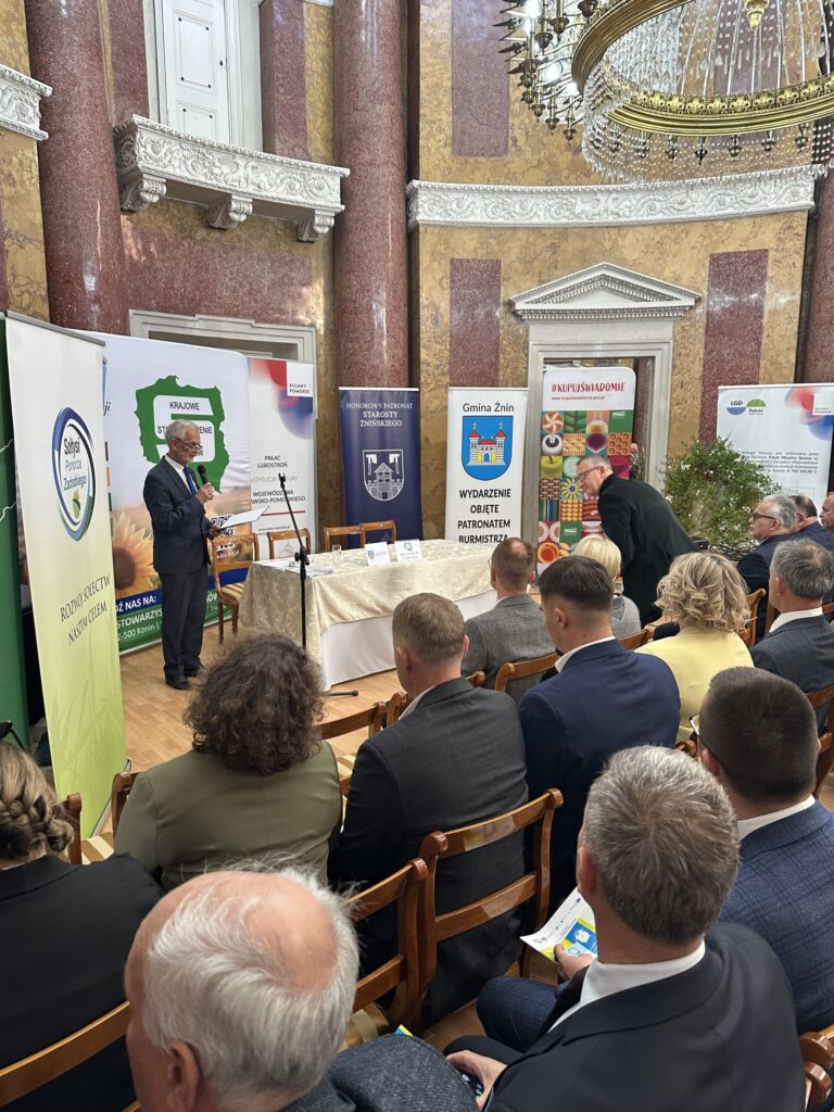 Walne posiedzenie Rady Krajowej Krajowego Stowarzyszenia Sołtysów” - zdjęcie wykonane przez partnera projektu Krajowe Stowarzyszenie Sołtysów podczas trwania konferencji