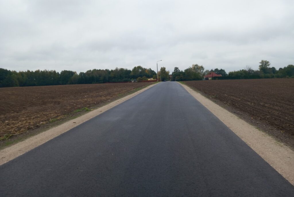Droga dojazdowa do gruntów rolnych w miejscowości Rogowo, Gmina Lubicz, fot. Departament Rolnictwa i Geodezji