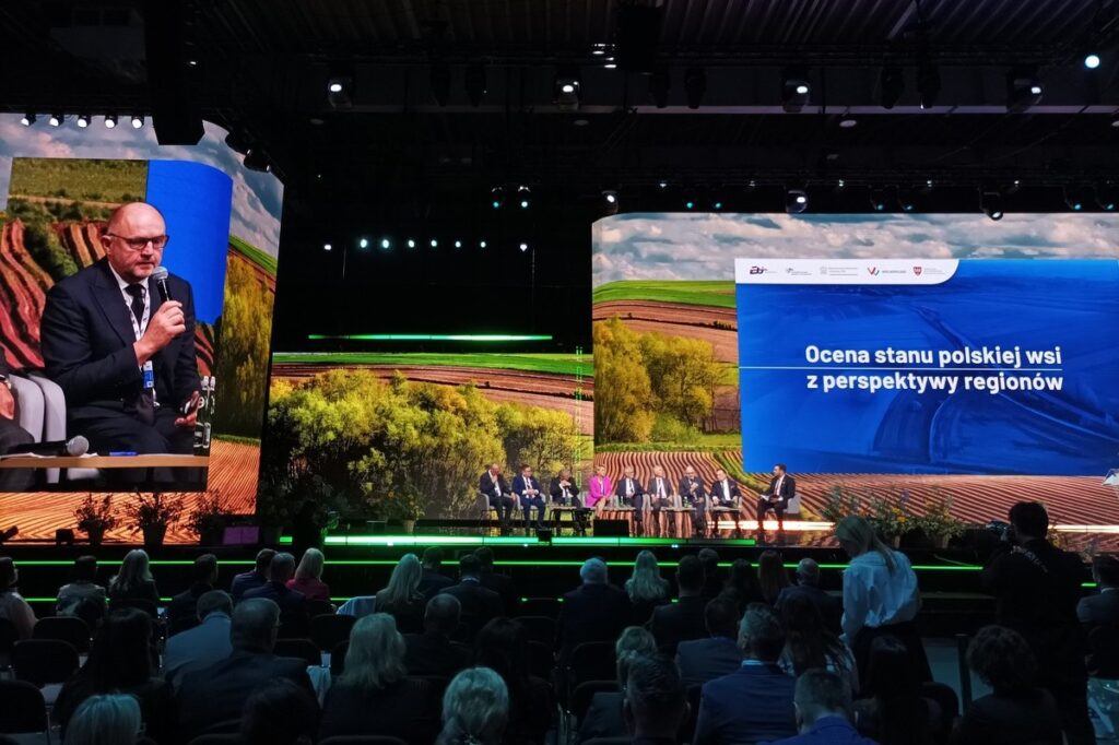 Zdjęcie przedstawia panel pt. Ocena stanu polskiej wsi z perspektywy regionu