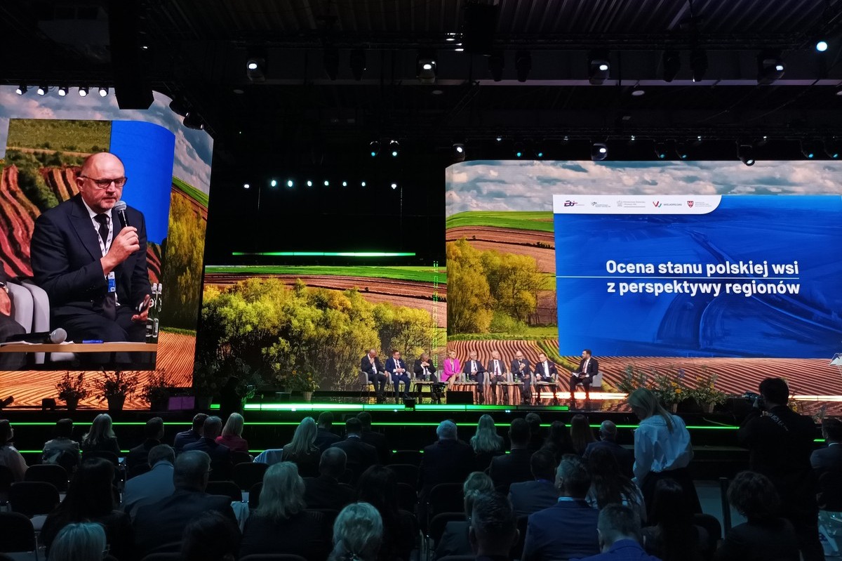 Zdjęcie przedstawia panel pt. Ocena stanu polskiej wsi z perspektywy regionu