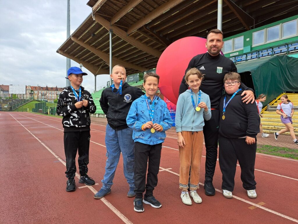 Dzieci z medalami