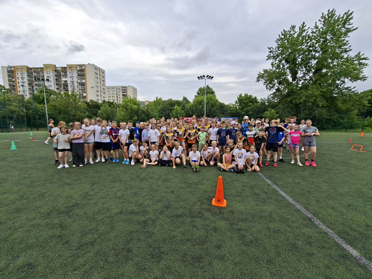 uczestnicy wraz z Igą Baumgart-Witan