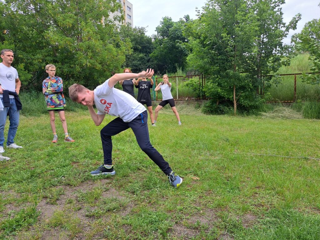 pchnięcie kulą chłopców