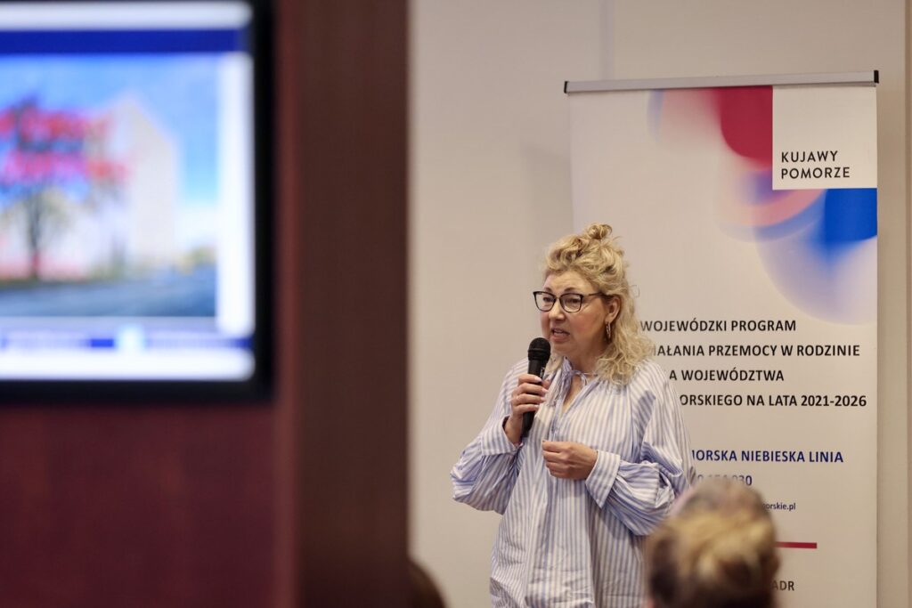 Beata Sulima, Wojewódzki Koordynator Realizacji Rządowego Programu Przeciwdziałania Przemocy Domowej, – seminarium „Administracja publiczna wobec zjawiska przemocy domowej – analiza dostępnych narzędzi oddziaływań” fot. Andrzej Goiński