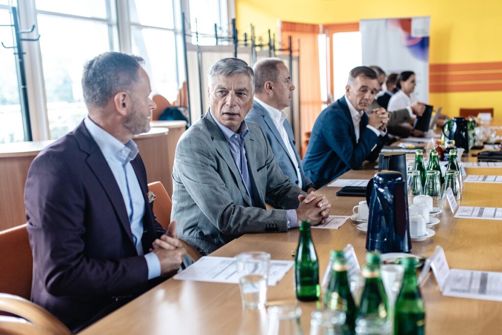 Uczestnicy posiedzenia plenarnego w Mondi Świecie w dniu 07.07.2025 r., fot. B. Marchlewski