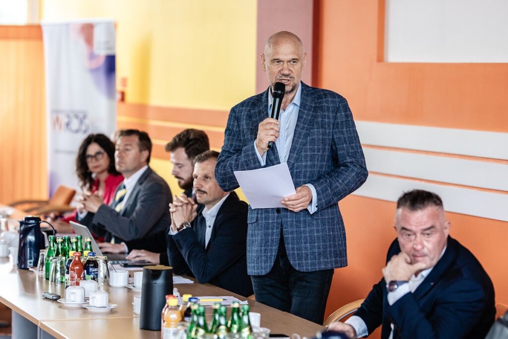 Uczestnicy posiedzenia plenarnego w Mondi Świecie w dniu 07.07.2025 r., fot. B. Marchlewski