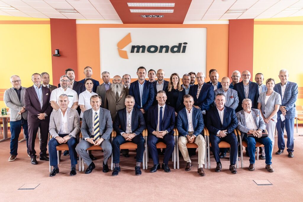 Uczestnicy posiedzenia plenarnego w Mondi Świecie w dniu 07.07.2025 r., fot. B. Marchlewski
