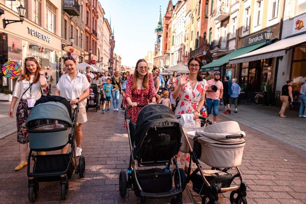 Uczestnicy wydarzenia pn. Marsz Mocy Mam, fot. Kasia Marcinkowska Fotografia
