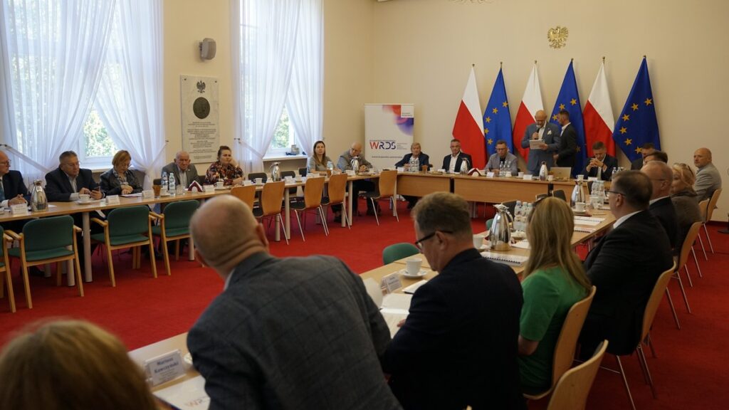 Uczestnicy posiedzenia plenarnego K-P WRDS 24.09.2025 r., fot. UMWKP