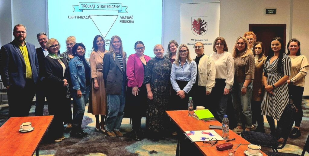 Zespół ds. wypracowania modelowej współpracy projektu „Bezpieczne Dzieciństwo – Partnerstwo na Rzecz Zdrowia Psychicznego i Bezpieczeństwa Rodzin”.