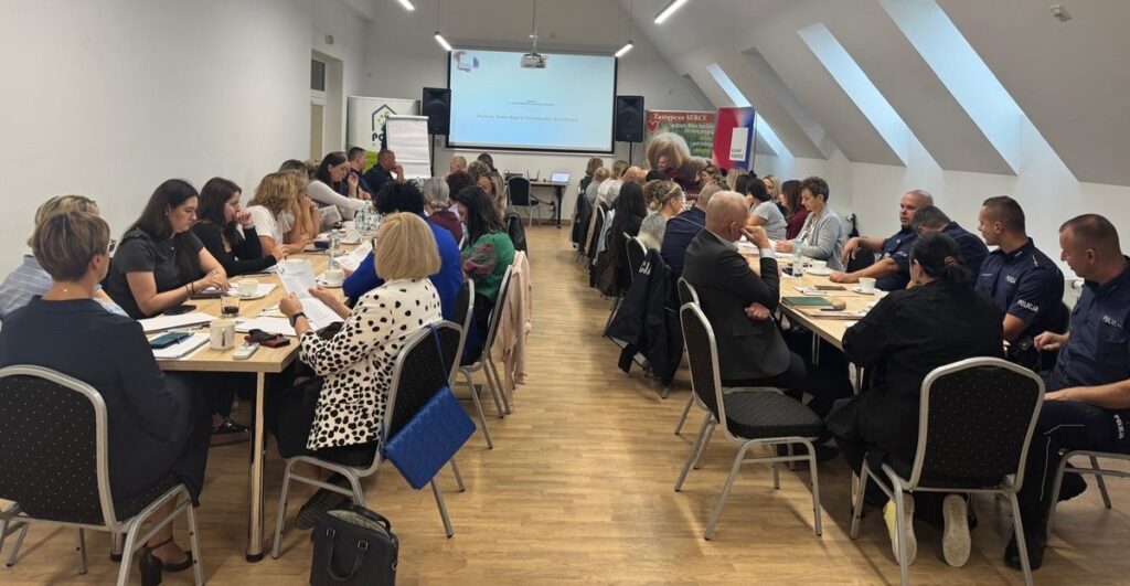 Uczestnicy szkolenia, fot. Biuro Wsparcia Rodziny, Przeciwdziałania Przemocy i Uzależnieniom, Tuchola 22-24.09.2025 r.