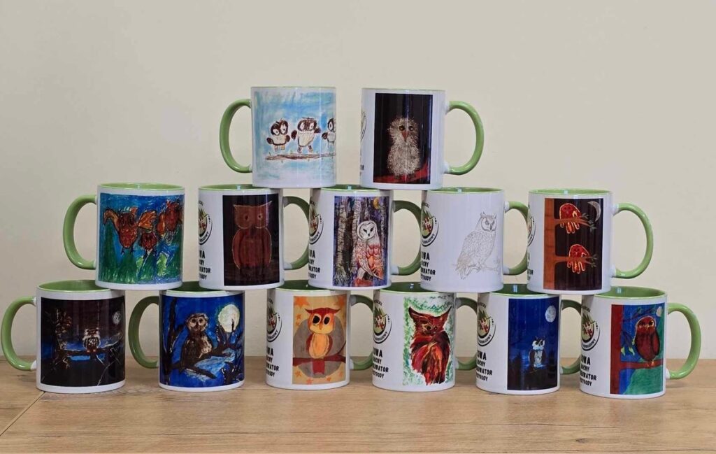 Kubki z nagrodzonymi pracami w kategorii 6-9 fot. Emilia Gołąb