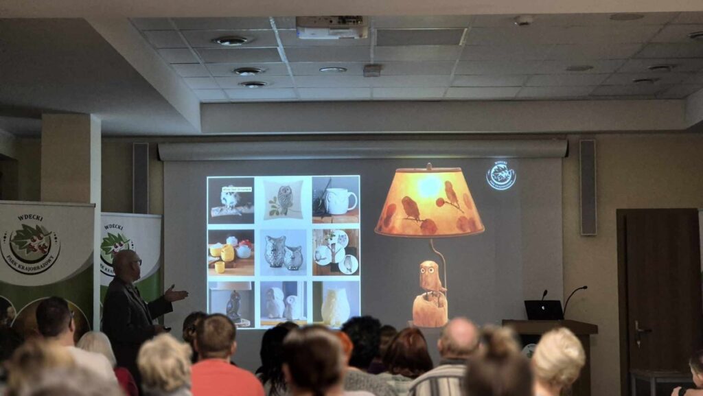 Wizerunek sowy na różnych przedmiotach, fot. Piotr Szumigaj