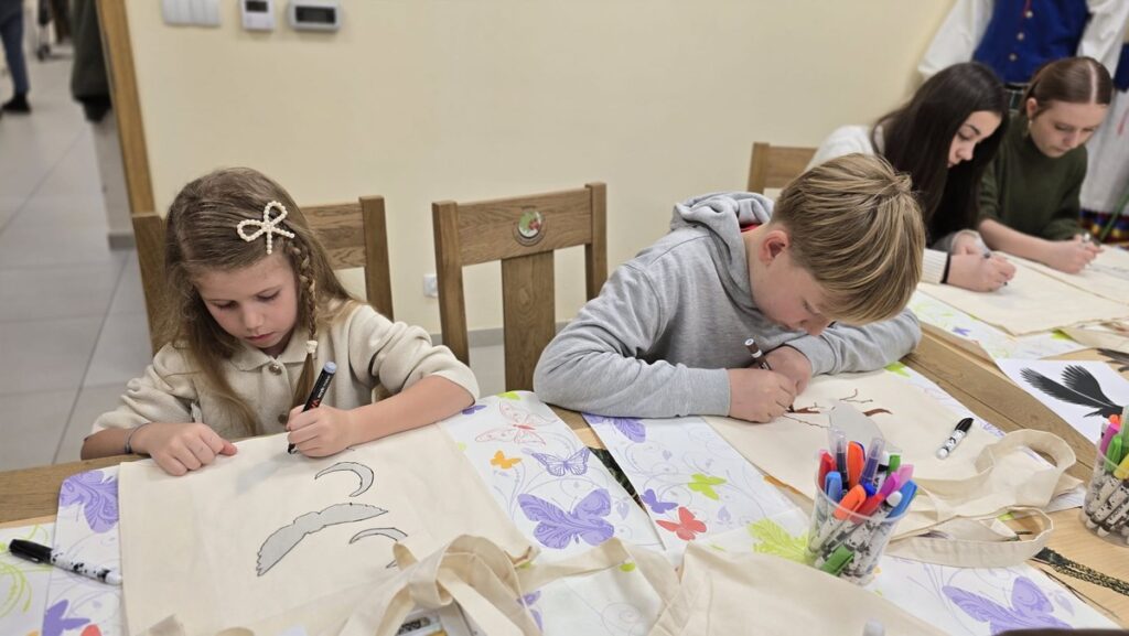 Ozdabianie toreb, fot. Emilia Gołąb