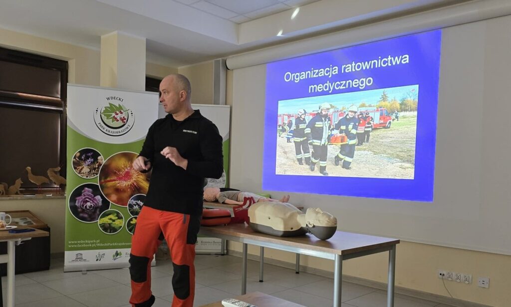 Prezentacja multimedialna przedstawiająca metody udzielania pierwszej pomocy, fot. Emilia Gołąb