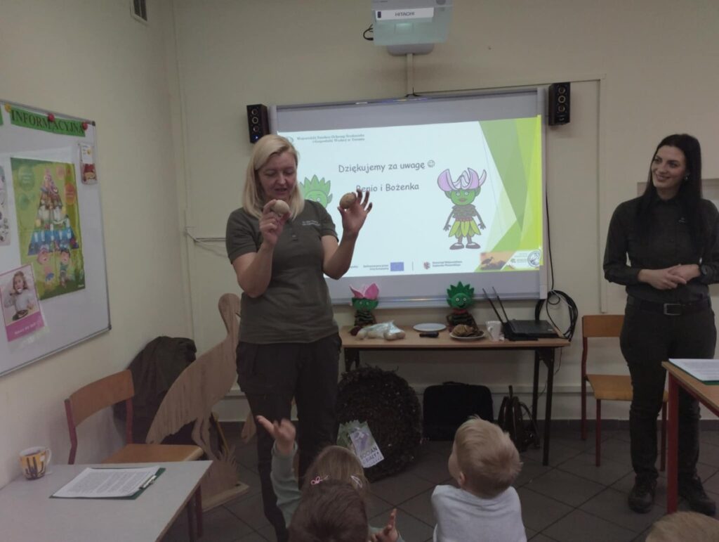 Porównanie wielkości i koloru jaj bocianów czarnego i białego, SP Zielonka