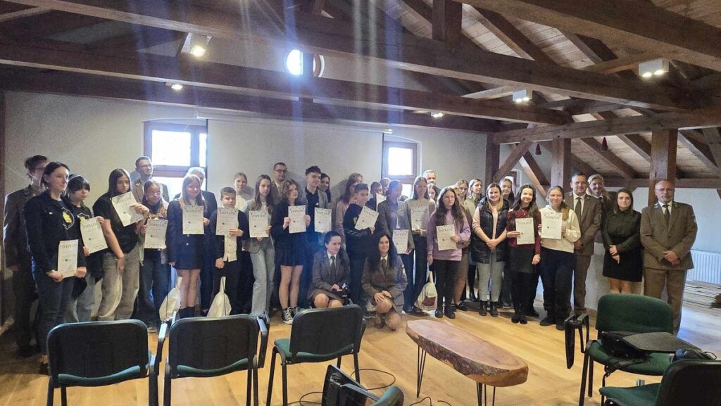 zdjęcie grupowe wszystkich uczestników etapu wojewódzkiego fot. Emilia Gołąb