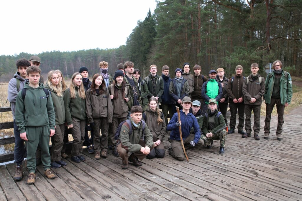 Uczniowie Technikum Leśnego w Tucholi fot. Krzysztof Ogłuszka