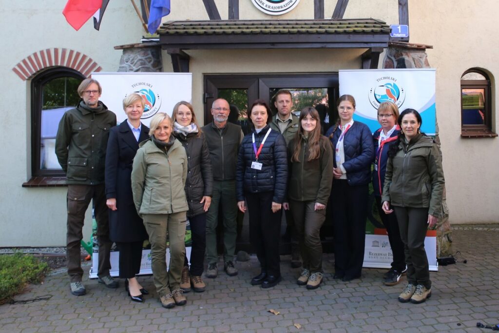 Pamiątkowe zdjęcie pracowników TPK i SANEPIDu, fot. uczestnicy wystawy