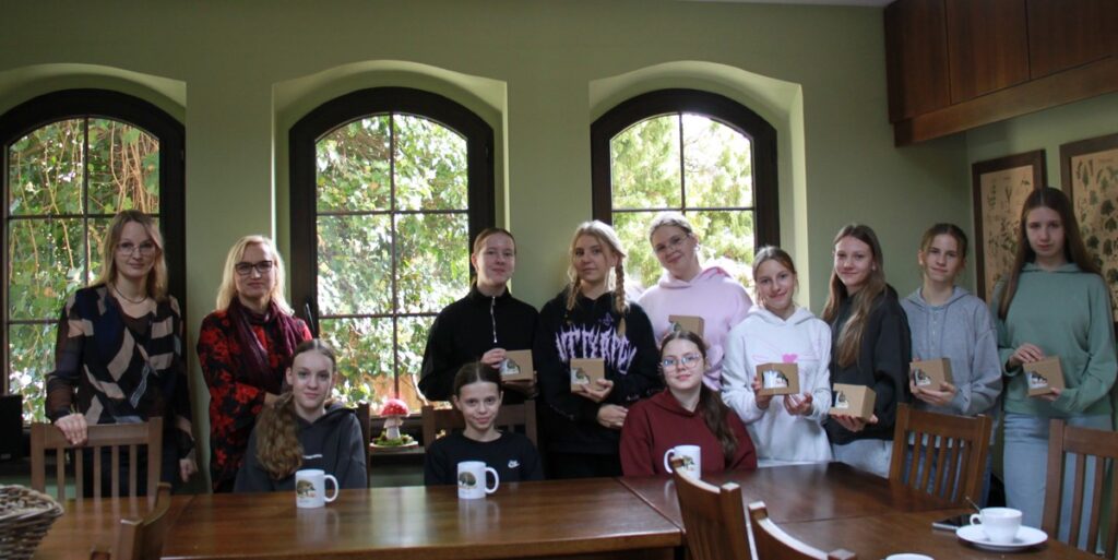 Uczestnicy otrzymali pamiątkowe kubki (fot. B. Grzesiak)