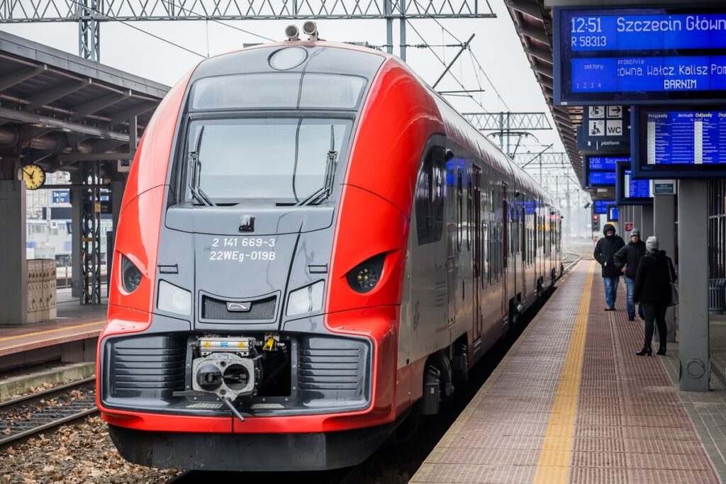 Pociąg na stacji Bydgoszcz Główna, fot. Tomasz Czachorowski/eventphoto.com.pl dla UMWKP