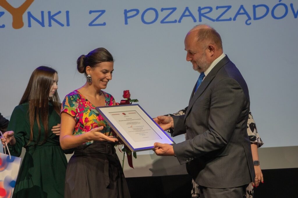 Wręczenie nagród w konkursie „Rodzynki z pozarządówki” w 2024 roku, fot. Mikołaj Kuras dla UMWKP