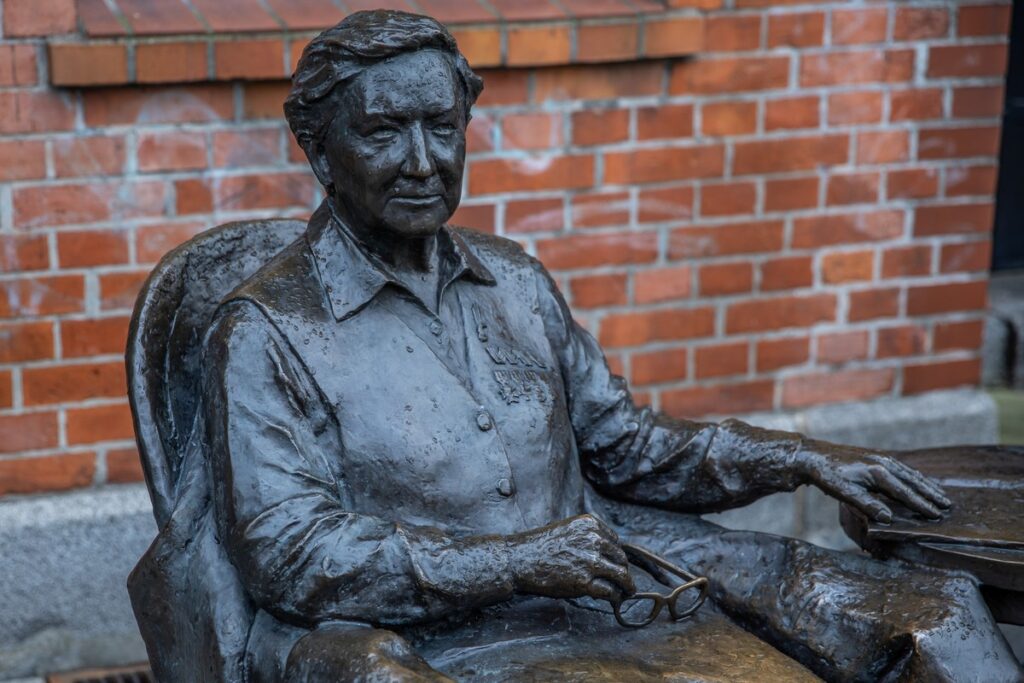 Pomnik gen. Elżbiety Zawackiej w Toruniu, fot. Andrzej Goiński/UMWKP