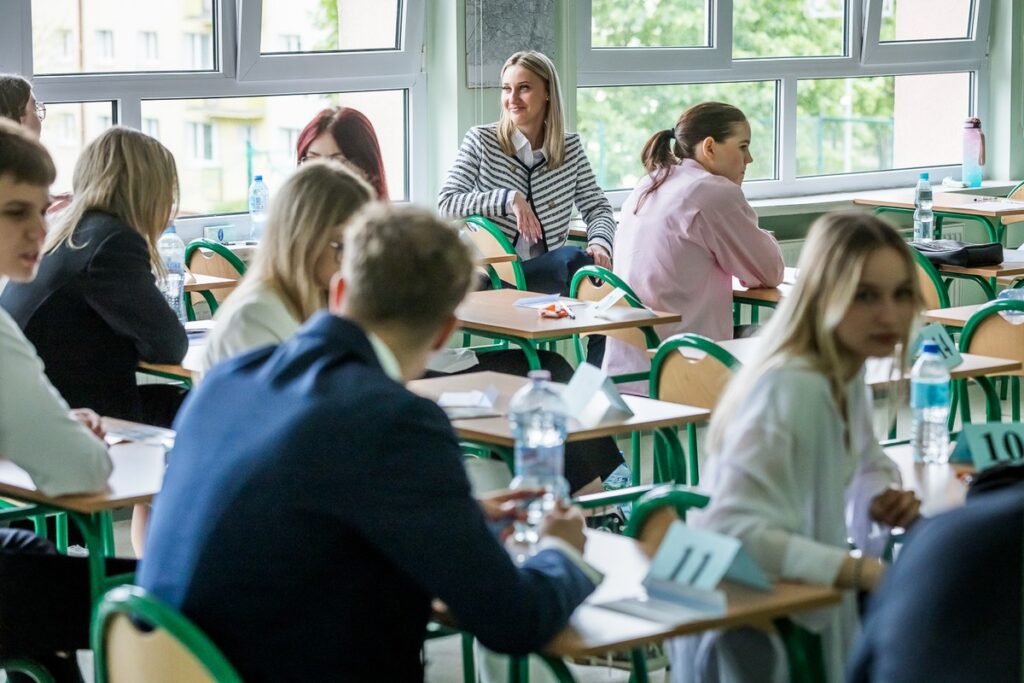 Last year's Polish language matriculation exam, IV LO in Bydgoszcz, high school graduates sitting in their desks, waiting for the exam to begin.