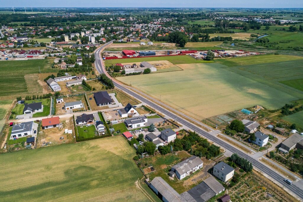 Modernized Regional Road 255 in Pakość, photo by Szymon Zdziebło/tarantoga.pl for UMWKP
