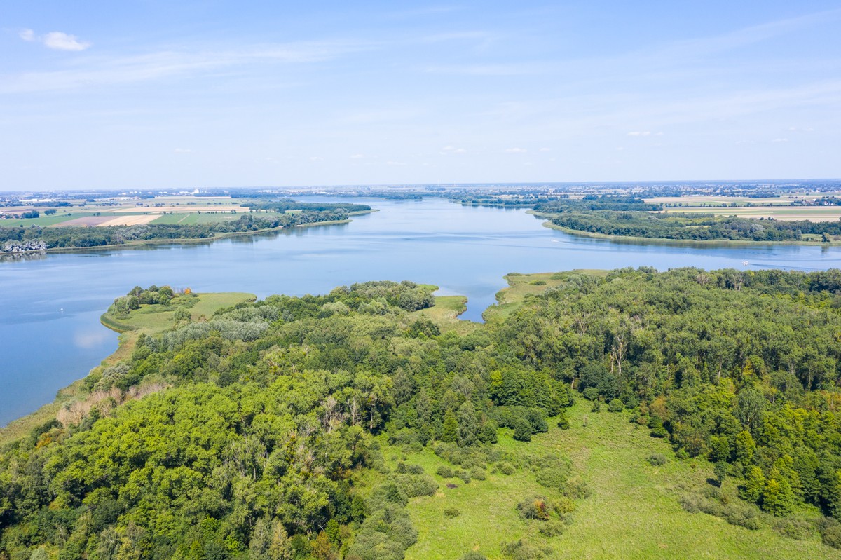 Jezioro Gopło z lotu ptaka.