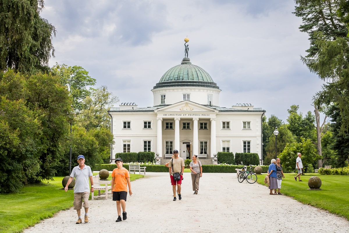 Pałac w Lubostroniu