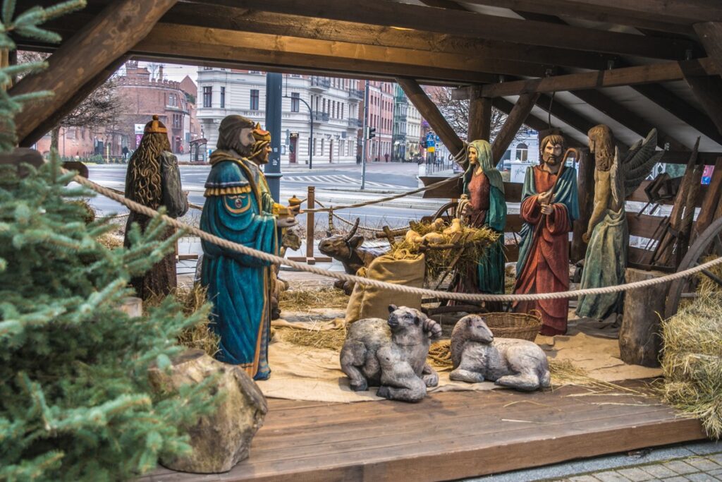 Szopka przed urzędem z roku 2024