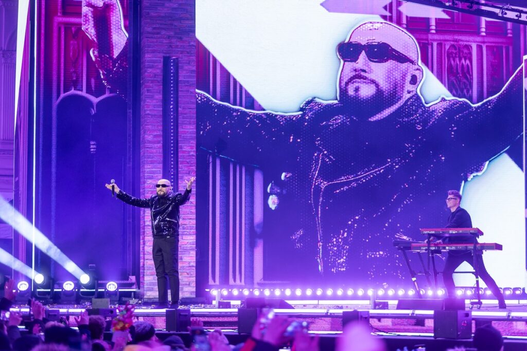 “The New Year’s Power of Hits” photo by Szymon Zdziebło / tarantoga.pl