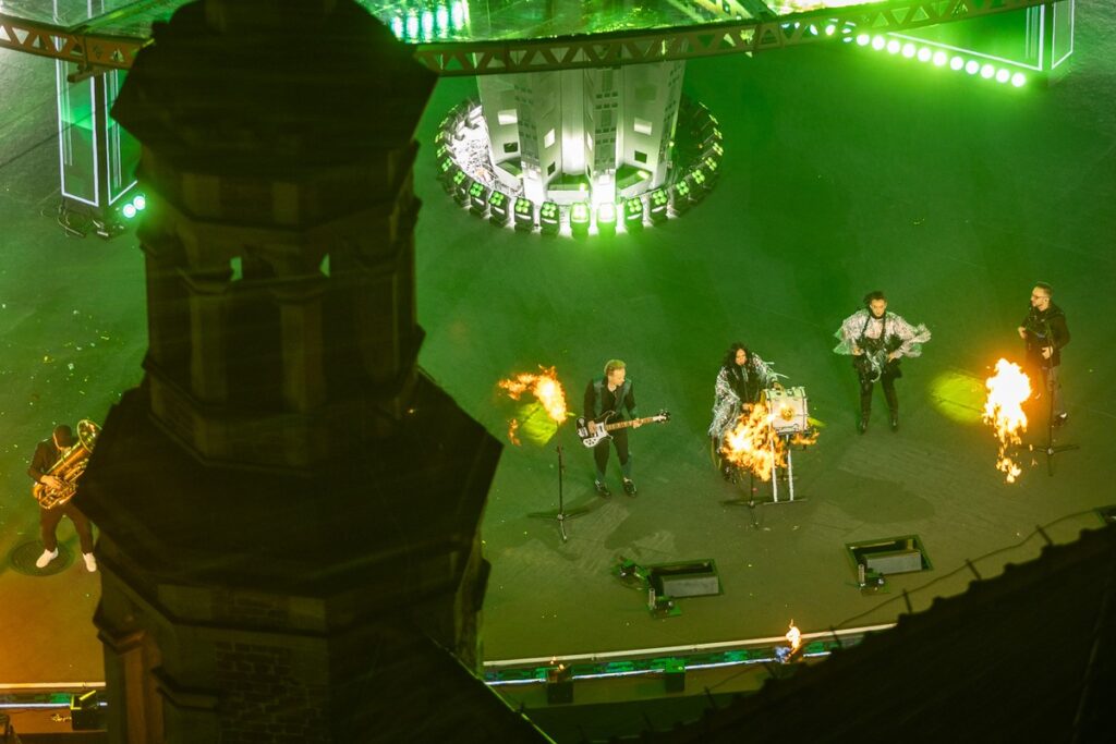 “The New Year’s Power of Hits” photo by Szymon Zdziebło / tarantoga.pl